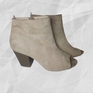 Old Navy Perforated Ankle Boots Tan Size 9